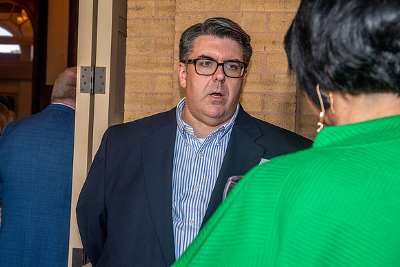 Legislative reception 086