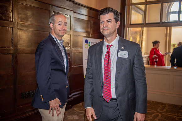 Legislative reception 093