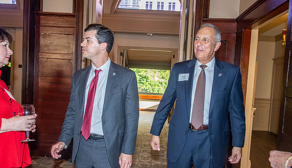 Legislative reception 046