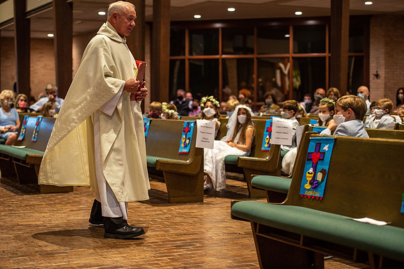 2021 aloysius communion  866
